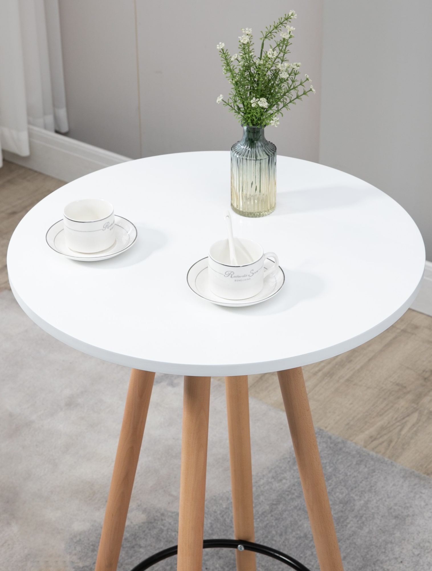 Livia rundt barbord
