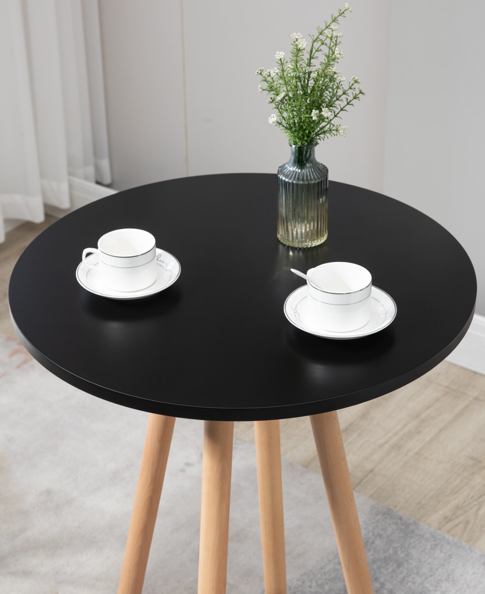 Livia rundt barbord