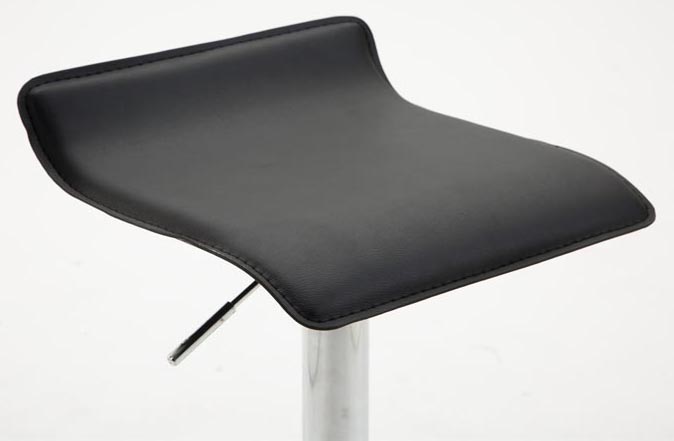 Sett med 2 barstoler Dyn V2 i kunstskinn