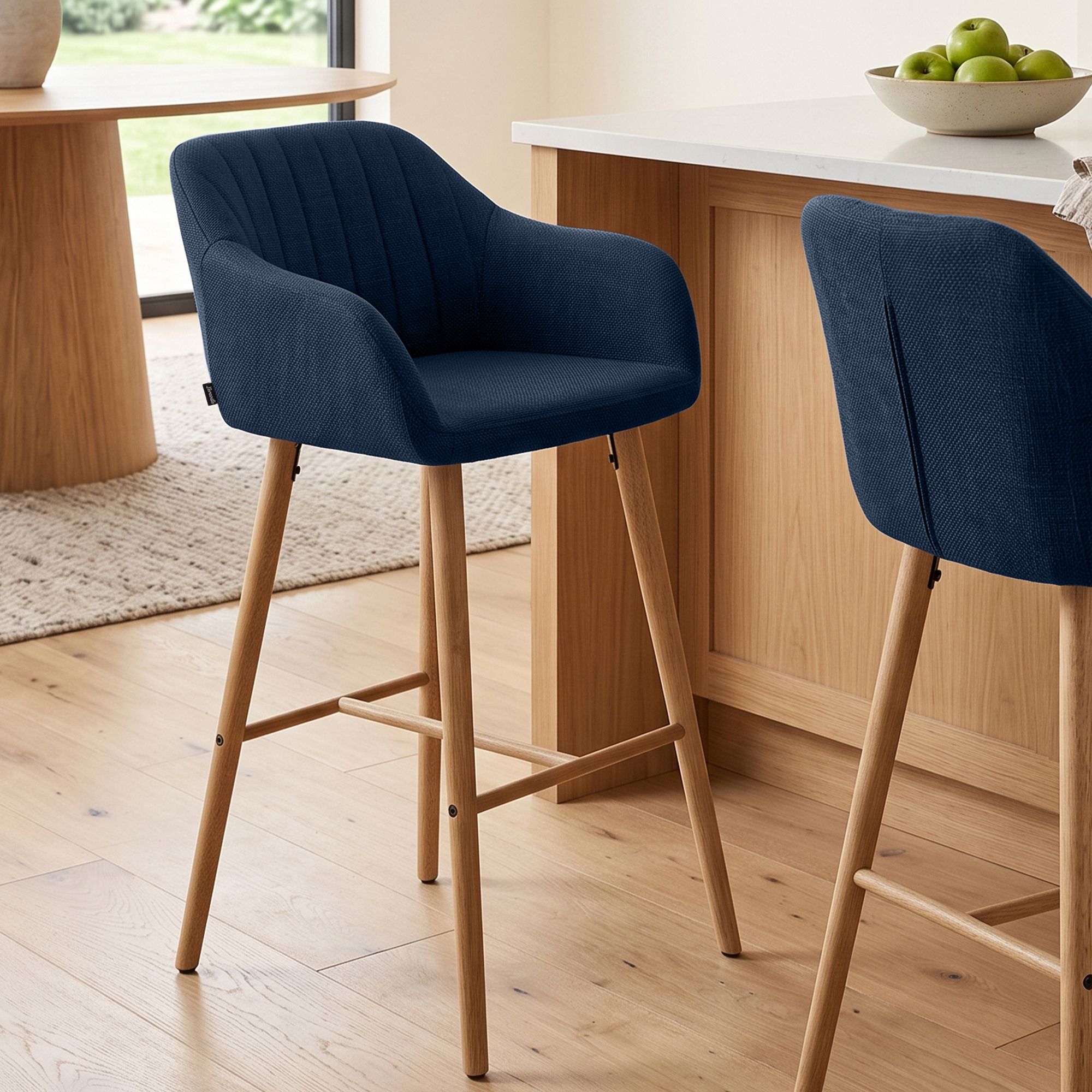 Barstol Ando i stoff &ndash; komfortabel, stilren og perfekt for moderne hjem