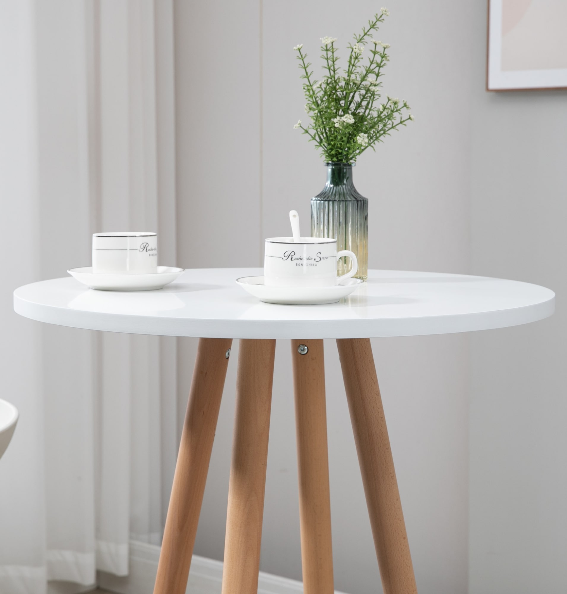 Livia rundt barbord