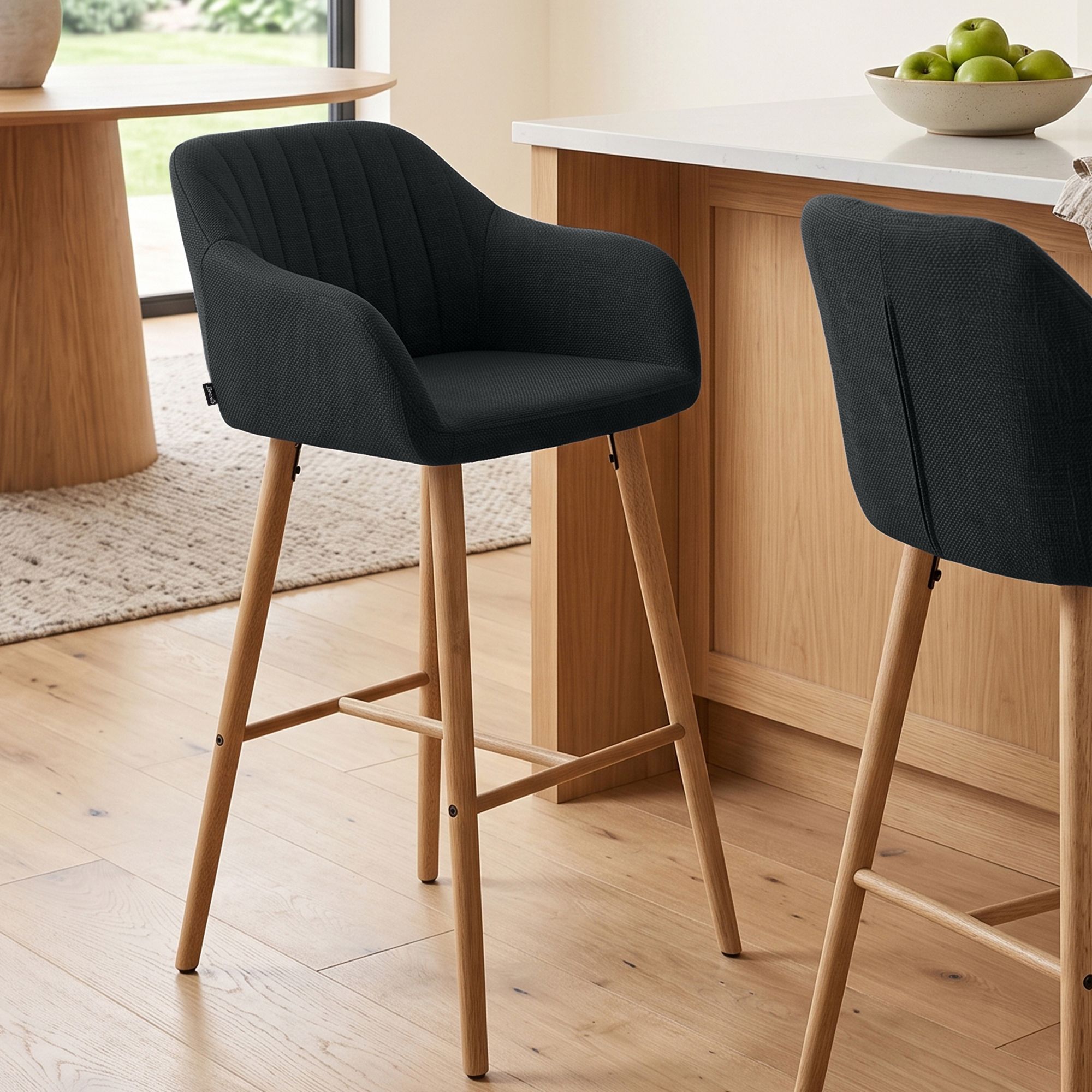 Barstol Ando i stoff &ndash; komfortabel, stilren og perfekt for moderne hjem