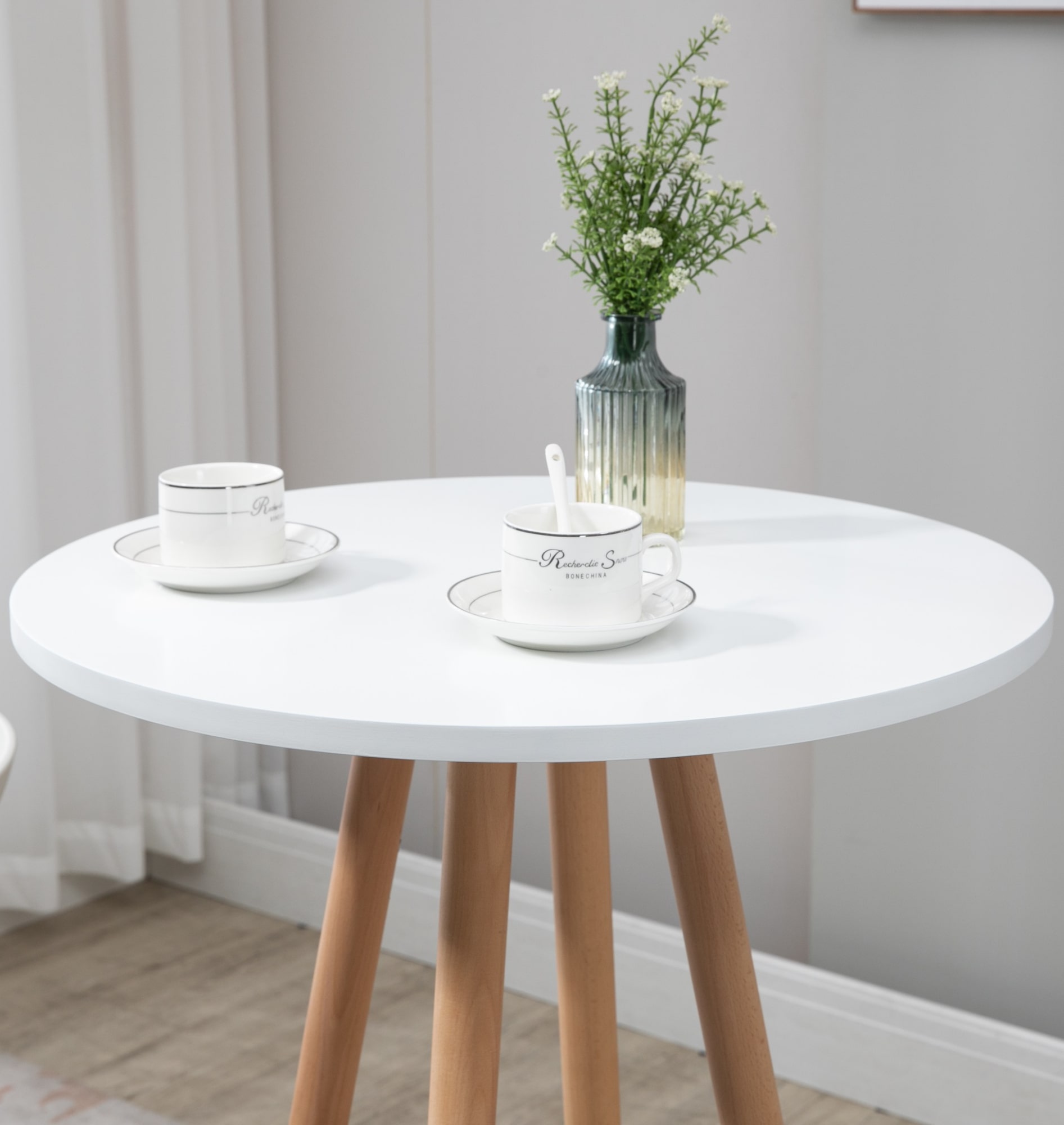 Livia rundt barbord